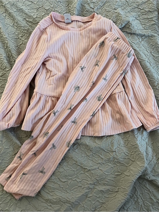 Old Navy Other - 4T Girld Pink Ribbed Peplum Top & Printed Leggings Set